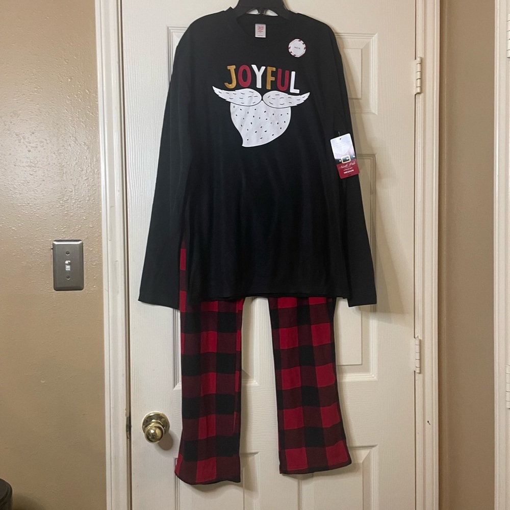 North Pole Trading Co. Men’s Sleepwear 2 Piece Set size: M